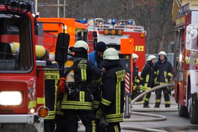 Rottweil: Dachstuhlbrand Eines Leerstehendes Firmen Gebaeude im Neckartal